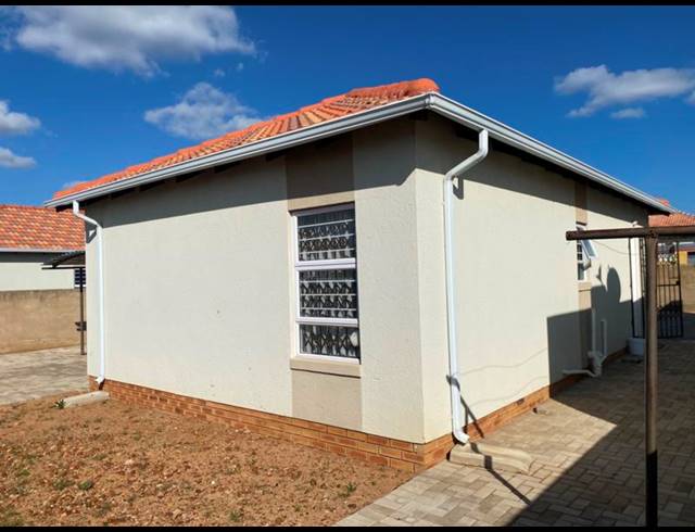 2 BEDROOM HOUSE FOR SALE IN SOUTHERN GATEWAY